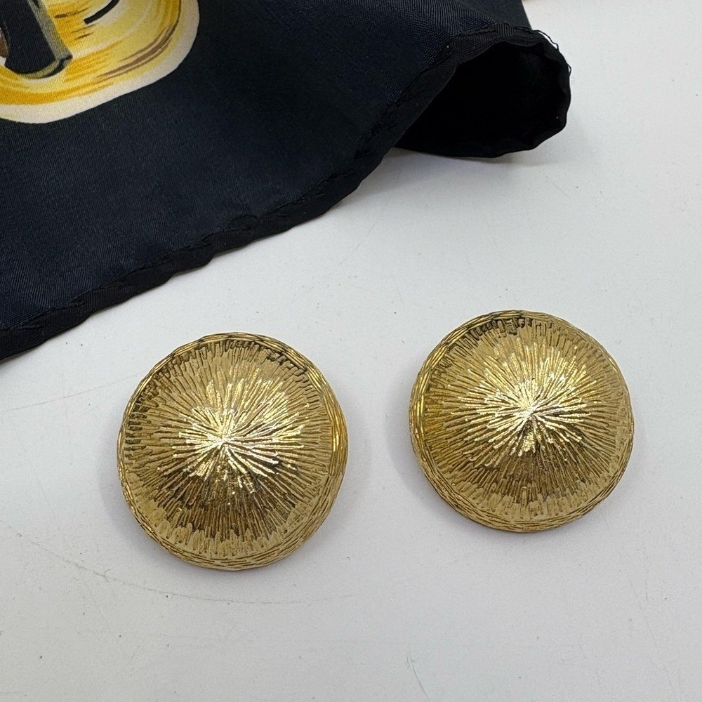Vintage 90's Gold textured round earrings - clip ons